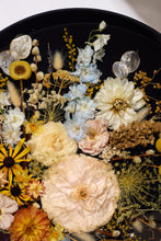 Load image into Gallery viewer, Floral Table