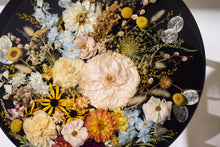 Load image into Gallery viewer, Floral Table