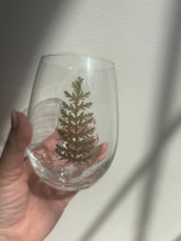 Load image into Gallery viewer, Pressed Fern Wine Glass
