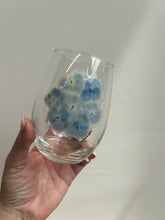 Load image into Gallery viewer, Blue Hydrangea Wine Glass
