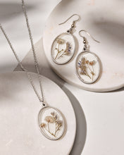 Load image into Gallery viewer, Oval Pendent Necklace
